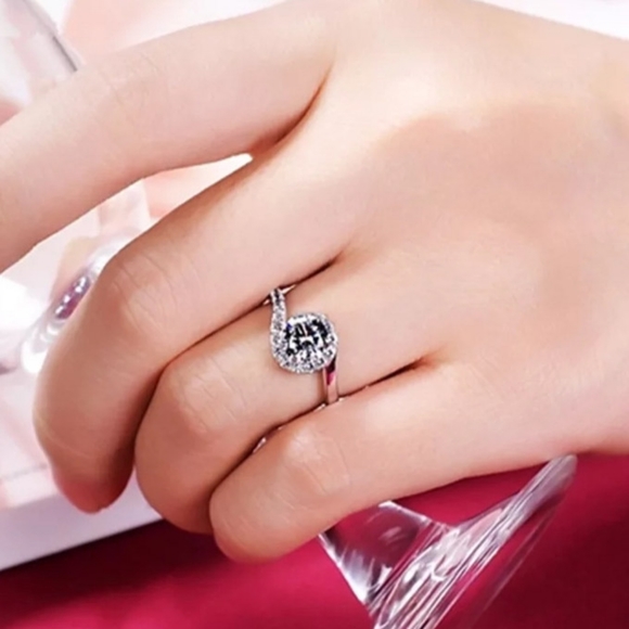 🎀925 Silver White Sapphire Spiral Ring - Picture 4 of 7